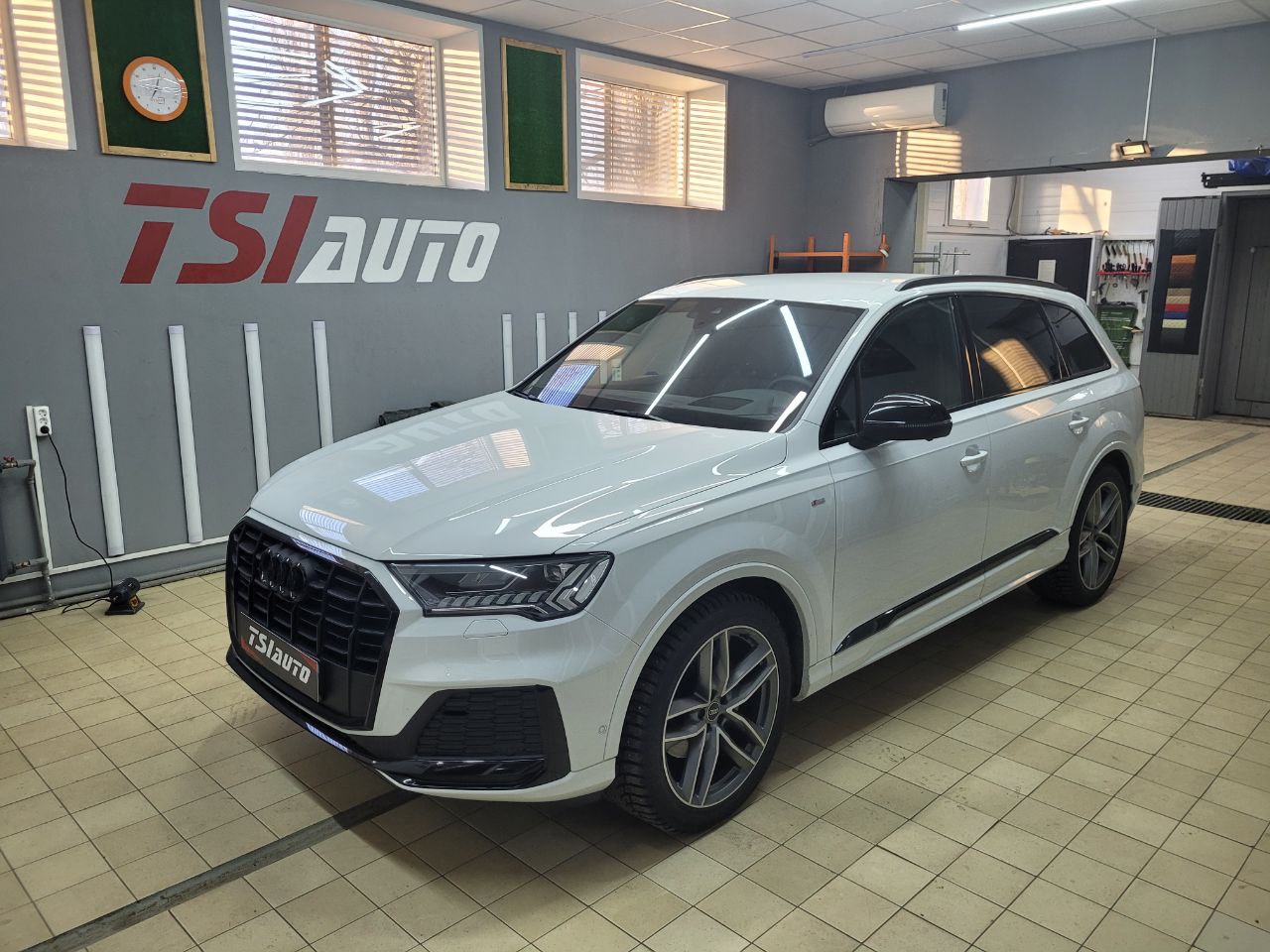 Правильная шумоизоляция Audi Q7 в Ярославле 